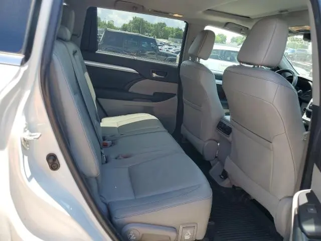 2017 TOYOTA HIGHLANDER SE  